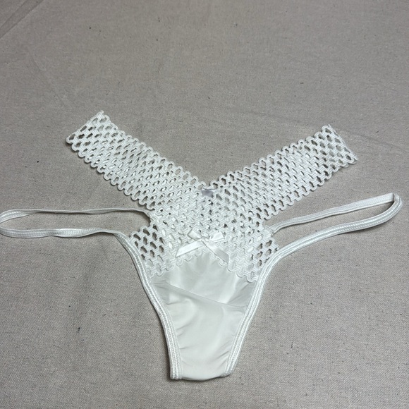 - Bundle of 3 White, Leopard and Black Fishnet Thong Set - Picture 6 of 8